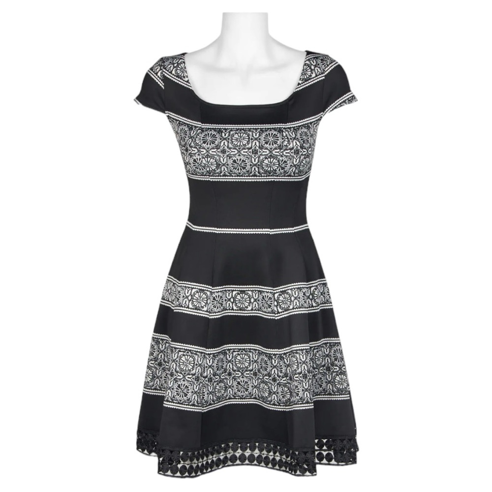 Donna Rocco black and white A-line dress size 4.